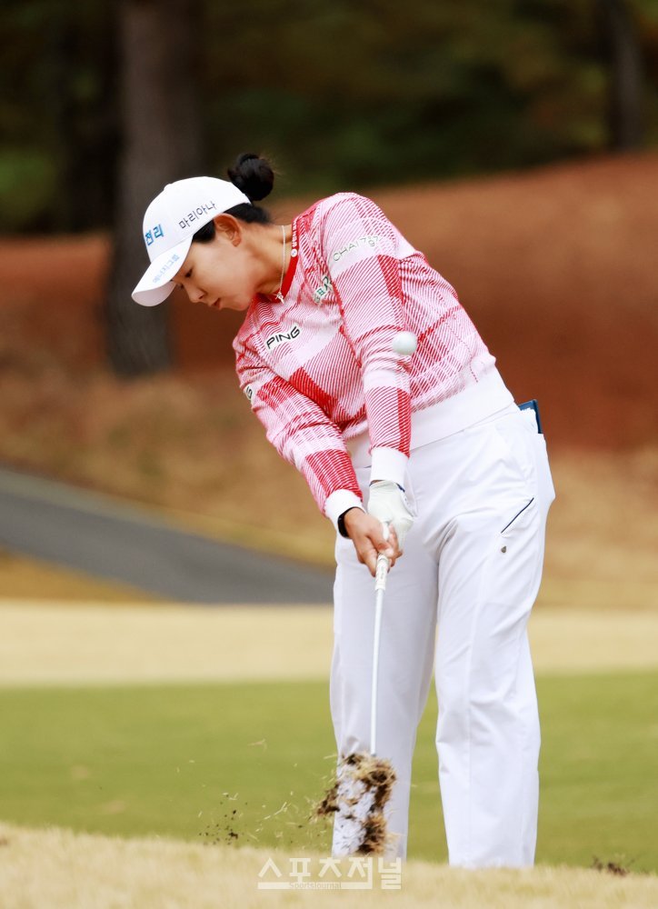 [청년골프] 지한솔 세컨드 샷 ,KLPGA 'iM금융오픈 2026' 둘째 날 티샷