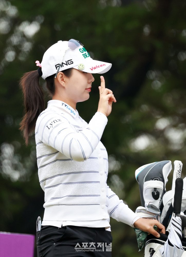 [SJ골프] 브이 인사하는 이서윤, KLPGA ‘넥센 · 세인트나인 Masters 2026’