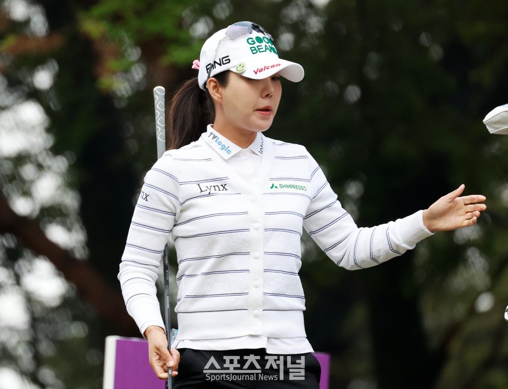 [SJ골프] 인사하는 이서윤, KLPGA ‘넥센 · 세인트나인 Masters 2026’