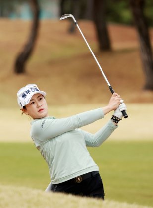 [청년골프] 지한솔 세컨드 샷 ,KLPGA 'iM금융오픈 2026' 둘째 날 티샷