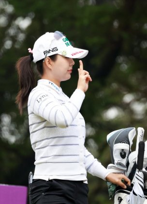 [SJ골프] 브이 인사하는 이서윤, KLPGA ‘넥센 · 세인트나인 Masters 2026’