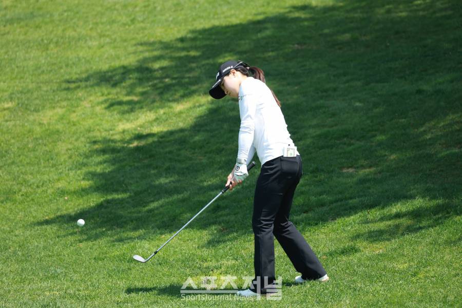 [SJ골프] 10언더파 단독선두로 예선통과한 고지원,KLPGA '제1회 DB 위민스 챔피언십'