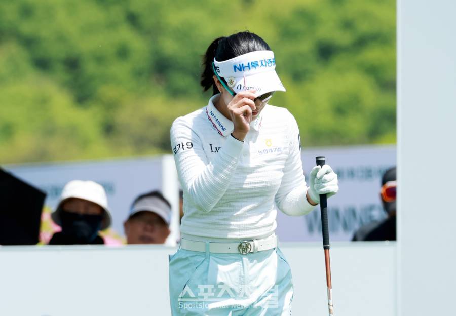 [SJ골프] 인사하는 박민지,KLPGA '제1회 DB 위민스 챔피언십'1번홀