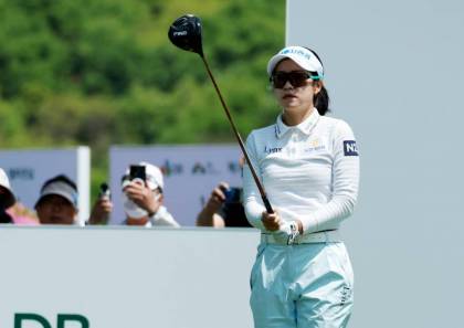[SJ골프] 방향 확인하는 박민지,KLPGA '제1회 DB 위민스 챔피언십'1번홀