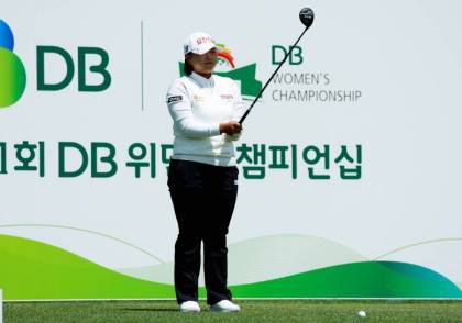 [SJ골프] 타깃 방향 확인하는 신다인,KLPGA '제1회 DB 위민스 챔피언십' 둘째날 10번홀 티샷